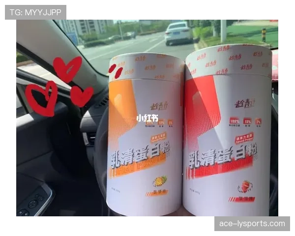 陈芋汐家的冰箱里居然塞满了蛋白粉和冰块，连饮料都没地儿放